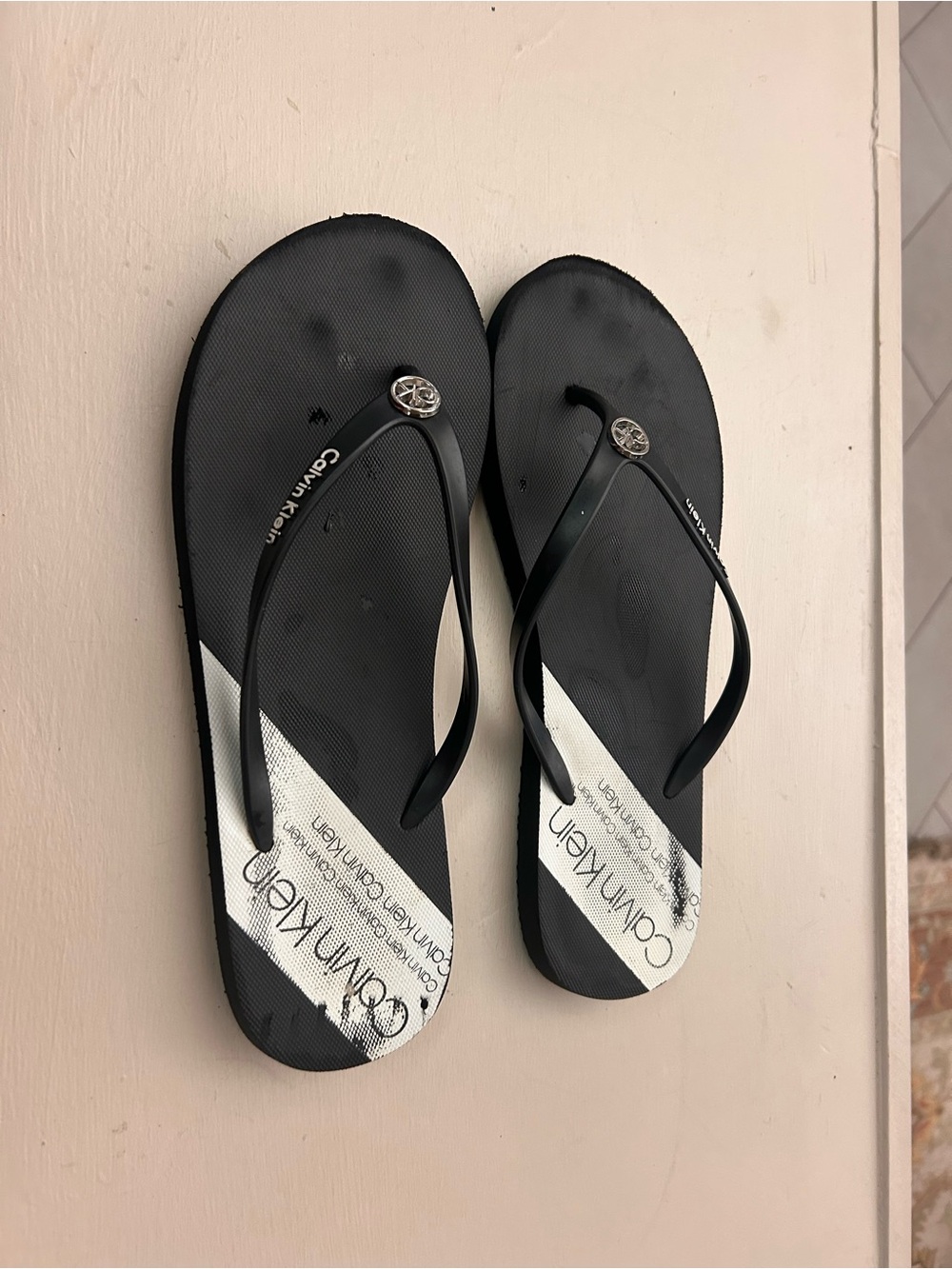 Calvin Klein Black and White Logo Strap Flip Flop Sandals 11-12
